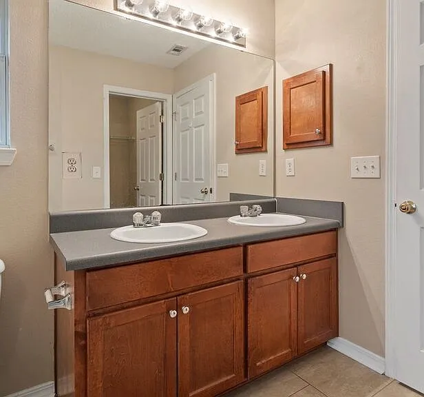 4718 Lemoyne Vis — Photo 15