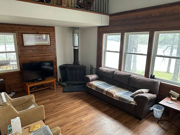3rd image of 16805 Shady Ln