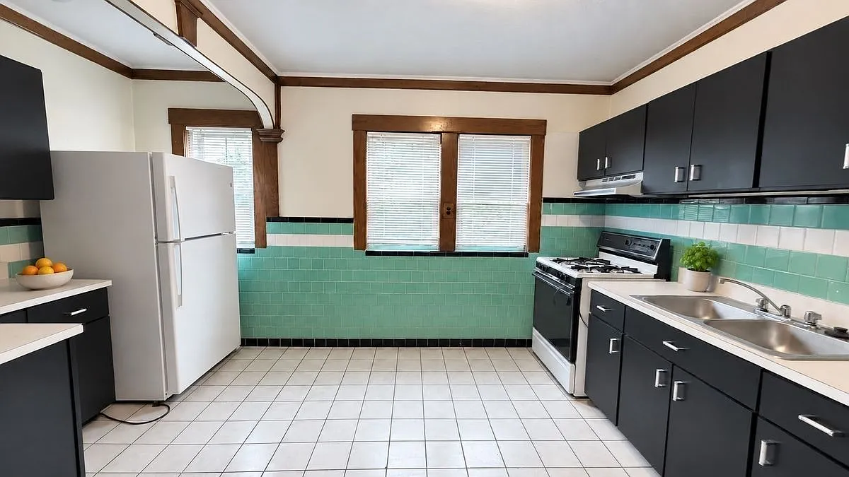 1 bed, 1.0 bath, 720 sqft, $2,200 — Photo 1