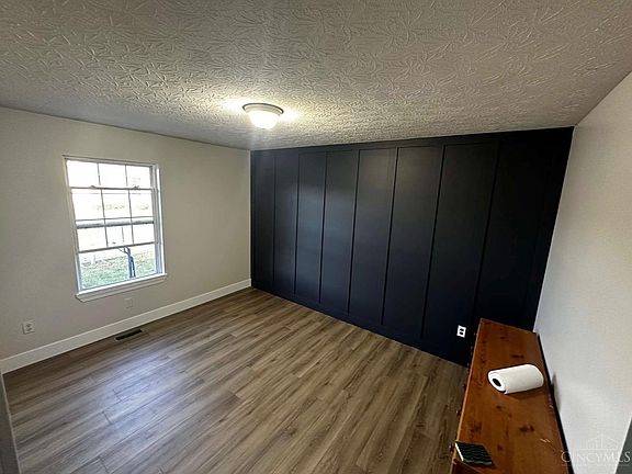 2nd image of 210 Robin Ave