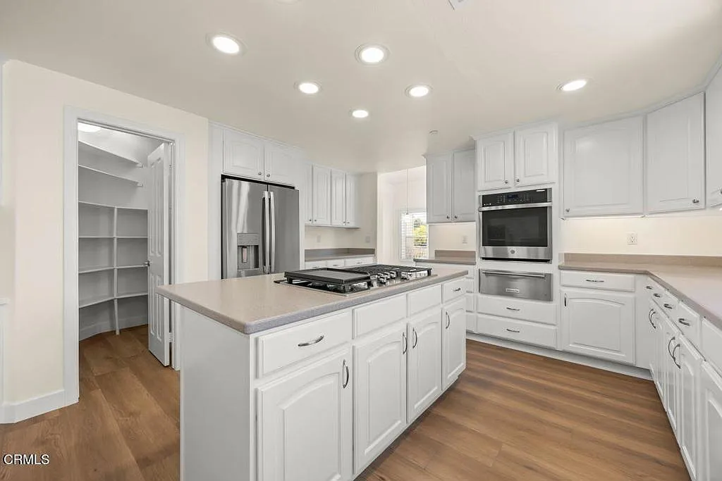4 bed, 3.0 bath, 3204 sqft, $5,500 — Photo 4