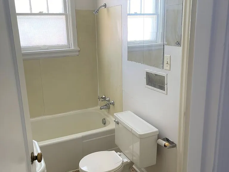 129 Castleford St W — Photo 3