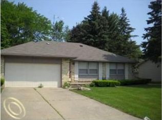 5011 Old Franklin Rd, Grand Blanc, MI 48439