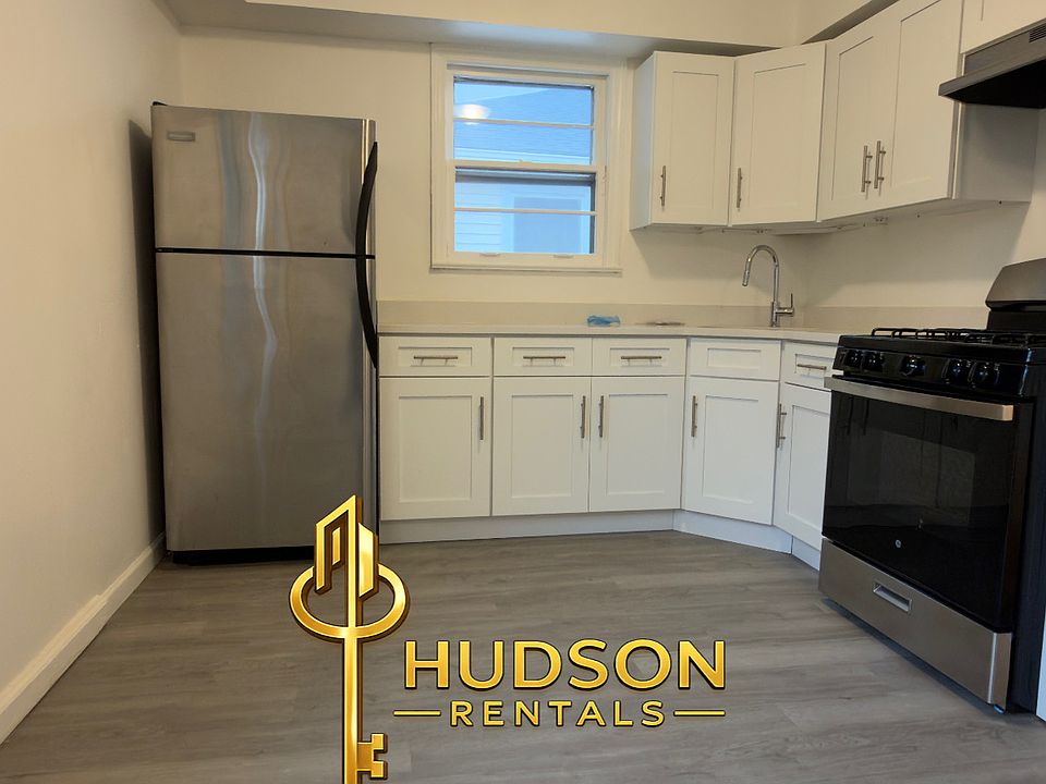 1st image of 11 Albert Pl #1