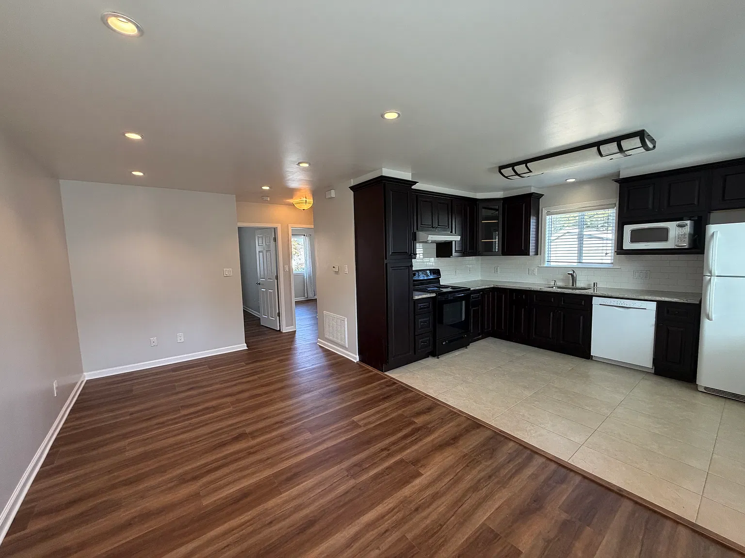 2 bed, 800 sqft, $3,250 — Photo 1