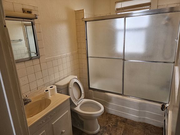 5th image of 711 W 28th St