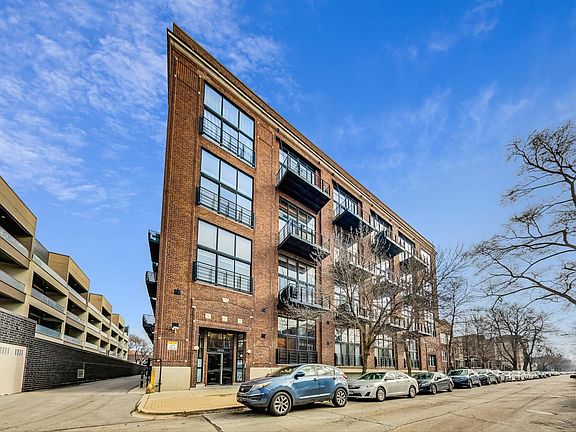 2nd image of 1935 N Fairfield Ave APT 209