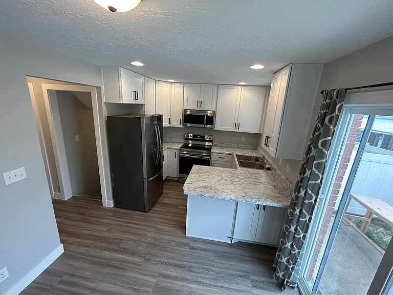 722 N 400 W #4 — Photo 6