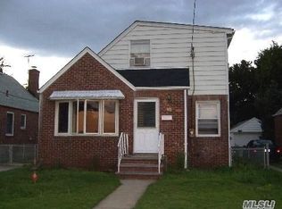 28 North Dr, Valley Stream, NY 11580