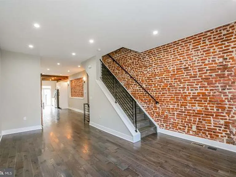 3118 W Montgomery Ave — Photo 2
