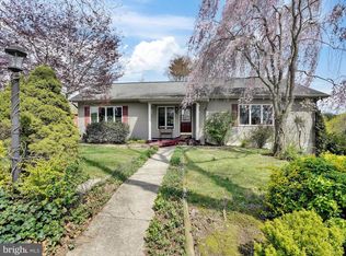 22 Hallton Hill Rd, Pine Grove, PA 17963