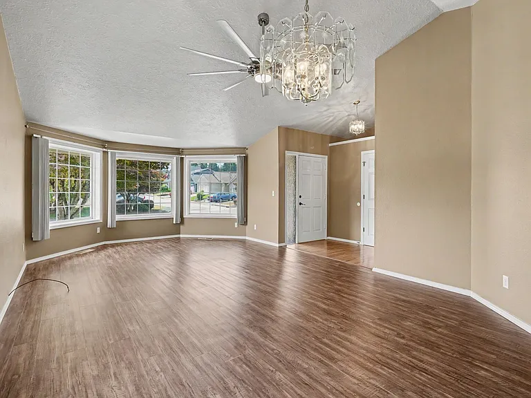 1075 Mildred Ln SE — Photo 13