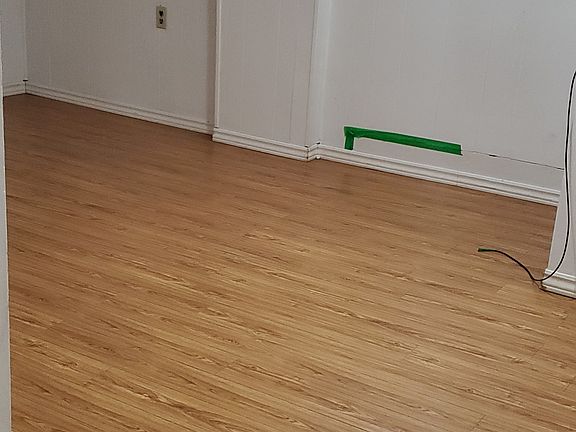 4th image of 5 Hildenboro Sq #1