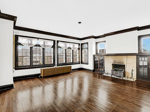5th image of 131 N Lombard Ave