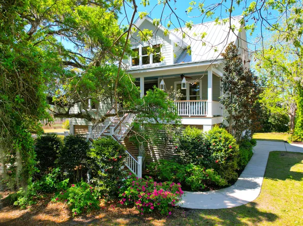 29 Morrison Ave, Mc Clellanville, SC 29458