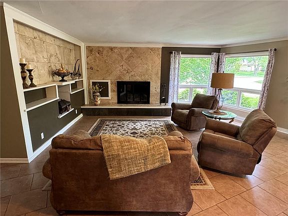5th image of 22 Brookside Dr