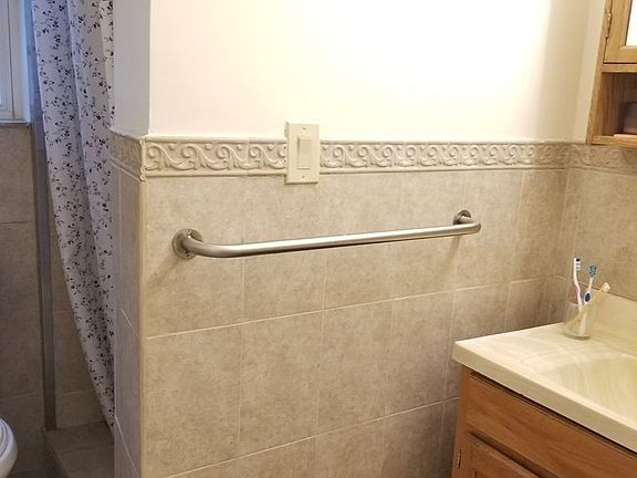 4th image of 2848 48th St #1