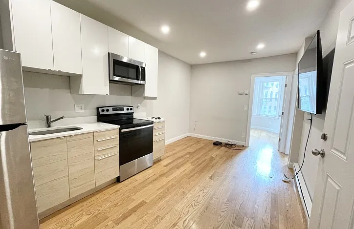 7 Warwick St #2A