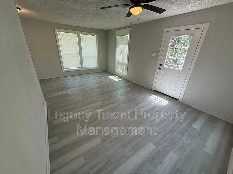 318 College St #B — Photo 10