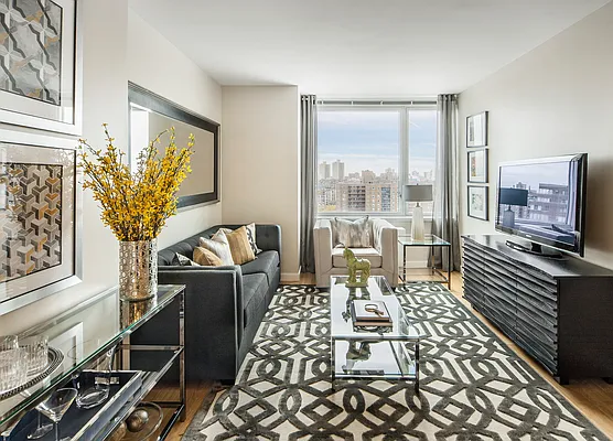 Rented by The Marketing Directors (Arias) | media 8