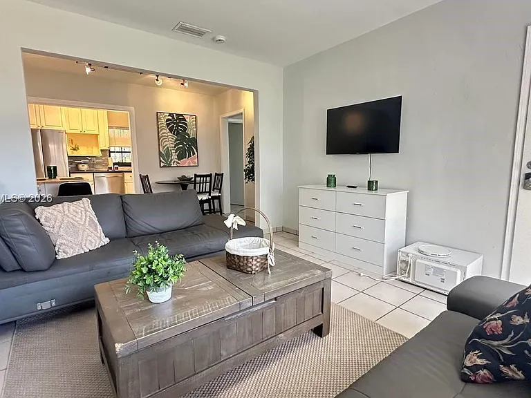 2475 SW 24th Ter — Photo 4