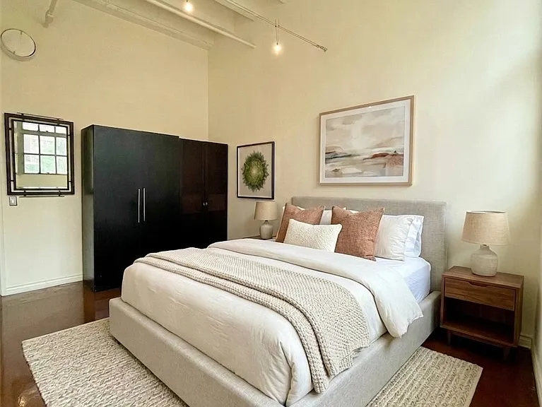 312 W 5th St #201 — Photo 7