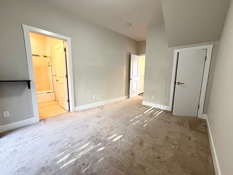 1338 Eddy St — Photo 31