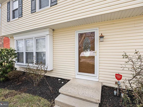 4th image of 207 Farmington Rd