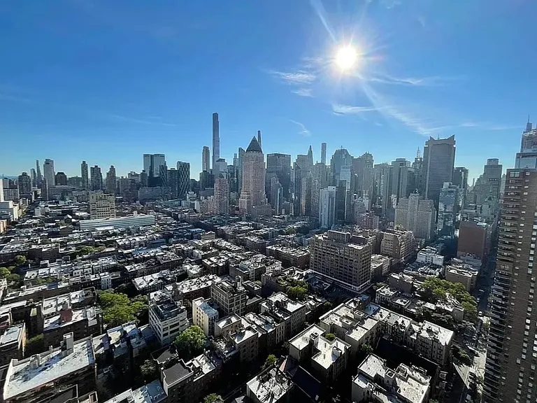 451 W 44th St #32 — Photo 3