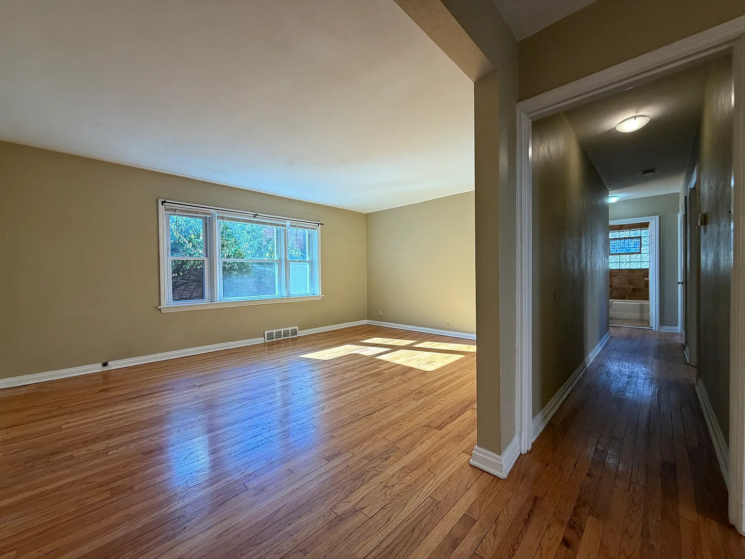 3 bed, 1500 sqft, $1,950 — Photo 2