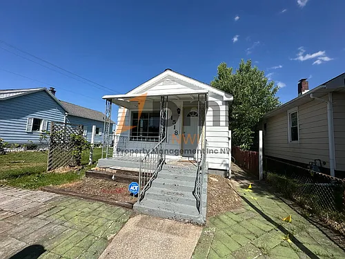 1518 Oak St Photo 1