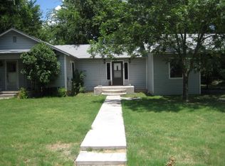 407 W Avenue A, Lampasas, TX 76550