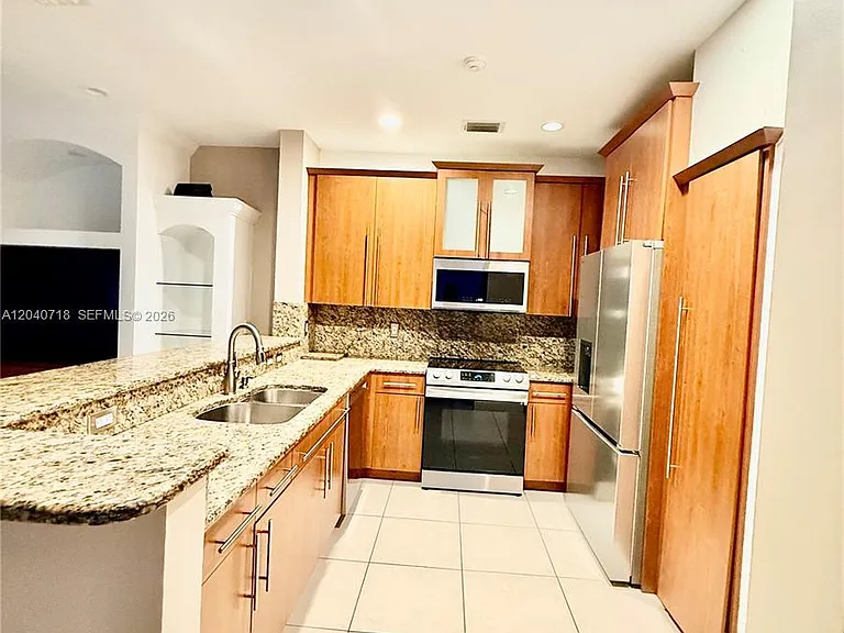 660 Sand Creek Cir — Photo 6