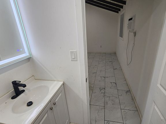4th image of 685 S Reese Pl