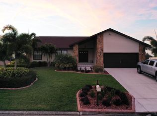 915 Eagle Ln, Apollo Beach, FL 33572