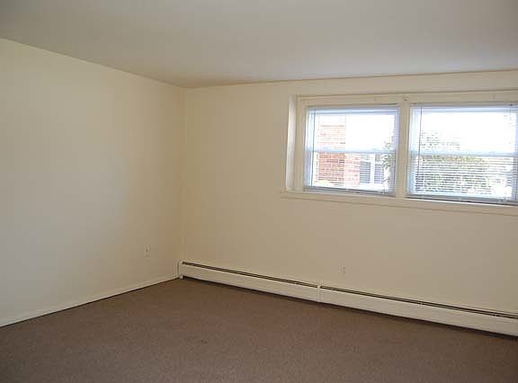 5th image of 400 Pleasant St APT 24