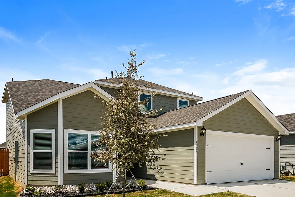 4 bed, 2.5 bath, 2131 sqft, $2,400 — Photo 4
