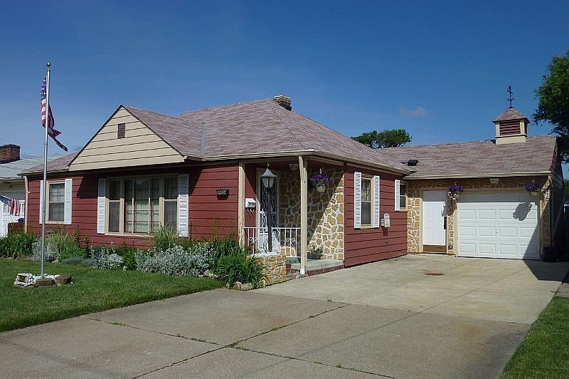 1st image of 29509 Cresthaven Dr