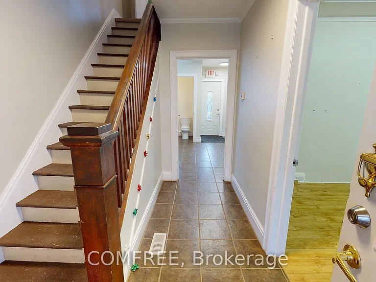 1405 King St E — Photo 24