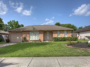 409 Stadium Ln, Friendswood, TX 77546