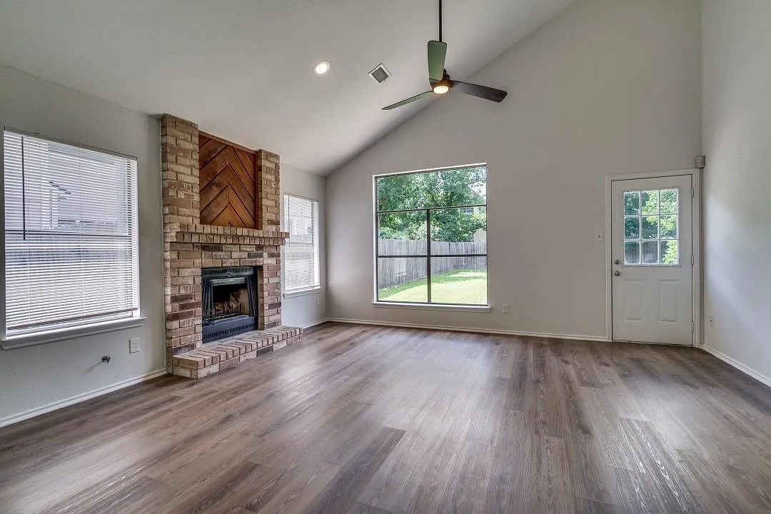 3 bed, 2.5 bath, 1805 sqft, $2,450 — Photo 3