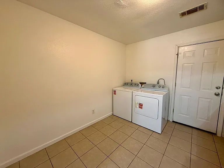 3705 Griffin St — Photo 8