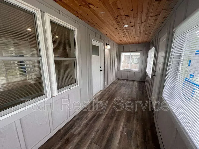 608 N Gray St — Photo 5