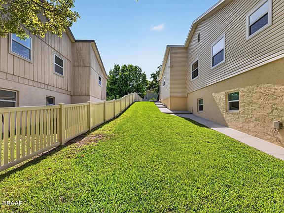 3rd image of 51 Sandpiper Cir