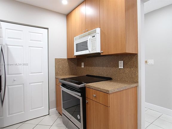 4th image of 25040 SW 125th Ct #25040
