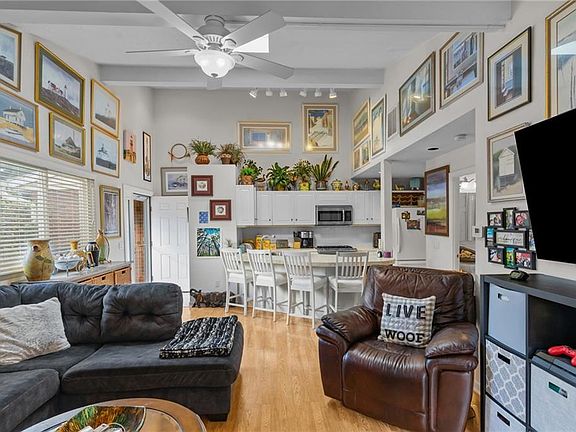 5th image of 773 Williamsburg Cir