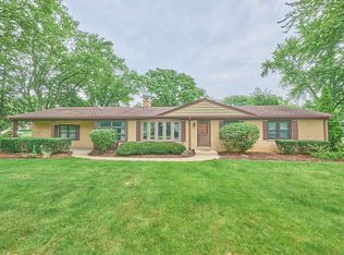 21 Lynn Dr, Hawthorn Woods, IL