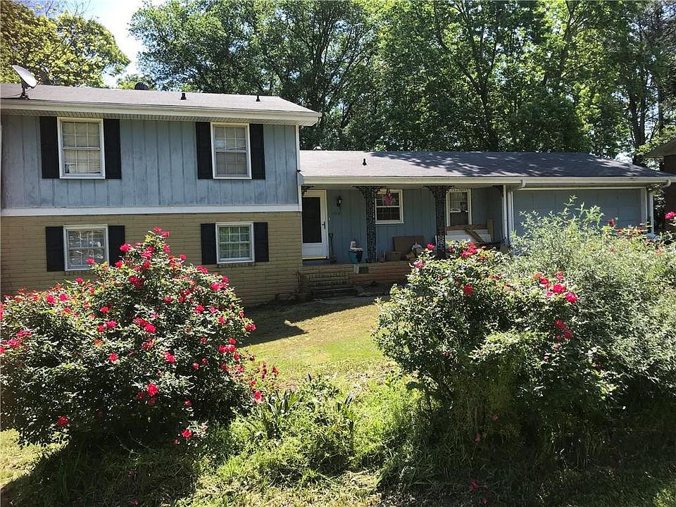 2nd image of 1074 Duke Dr SE