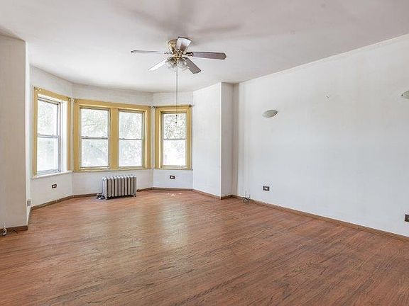 5th image of 2300 W Granville Ave APT 1S