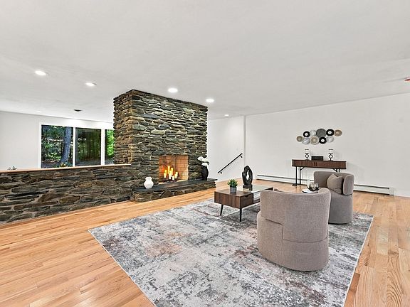 5th image of 20 Longfellow Rd